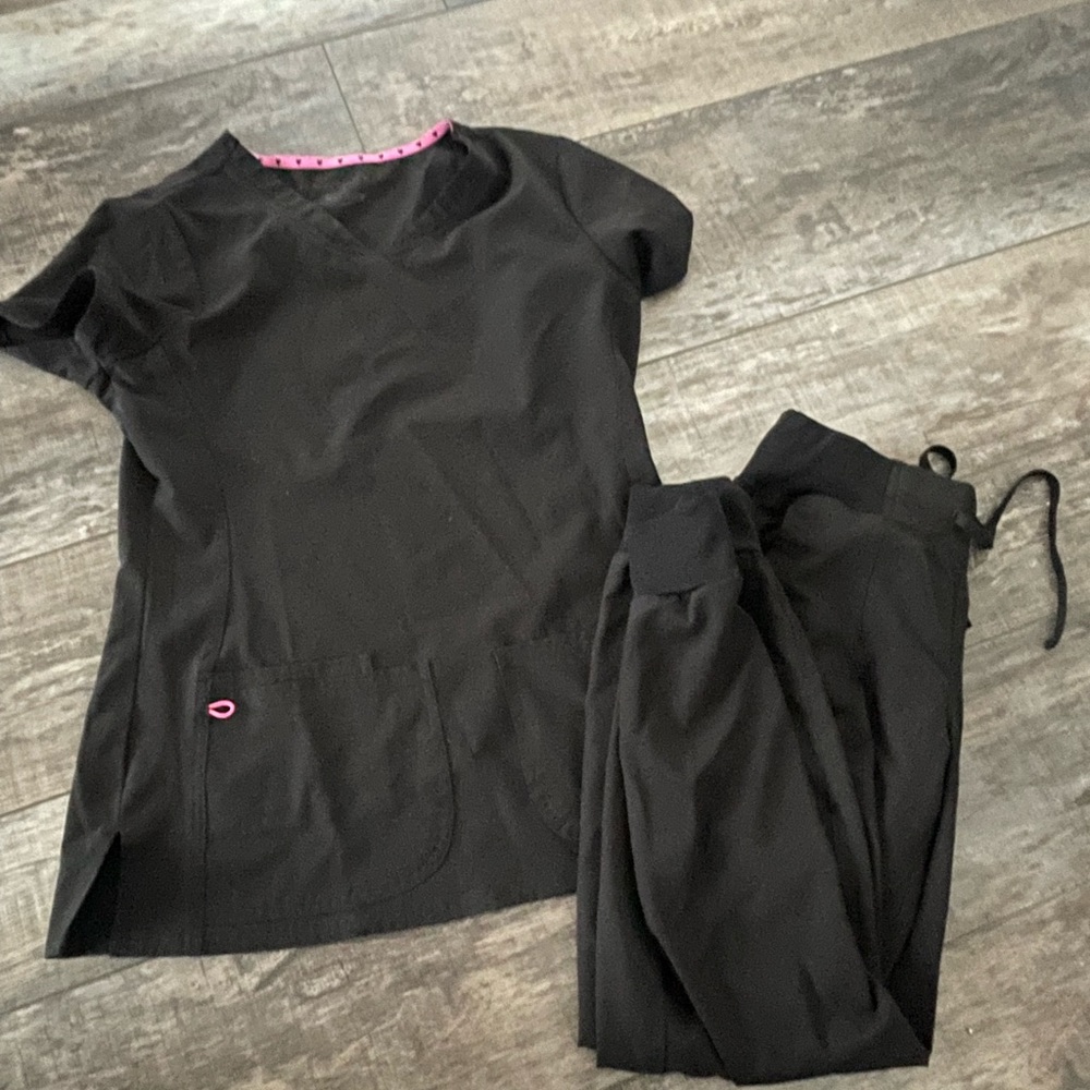 Scrub set